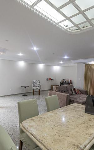 Casa de condomínio à venda com 399m², 4 quartos e 8 vagas Casa de condomínio à venda com 399m², 4 quartos e 8 vagasSala