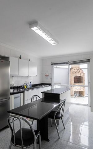 Casa de condomínio à venda com 399m², 4 quartos e 8 vagas Casa de condomínio à venda com 399m², 4 quartos e 8 vagasCozinha