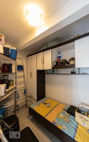 Casa de condomínio à venda com 399m², 4 quartos e 8 vagas Casa de condomínio à venda com 399m², 4 quartos e 8 vagasQuarto de Serviço