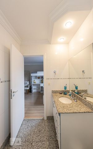 Casa de condomínio à venda com 399m², 4 quartos e 8 vagas Casa de condomínio à venda com 399m², 4 quartos e 8 vagasSuite 1