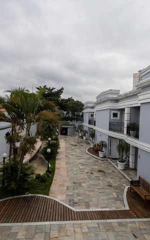 Casa de condomínio à venda com 399m², 4 quartos e 8 vagas Casa de condomínio à venda com 399m², 4 quartos e 8 vagasVaranda Suite 2