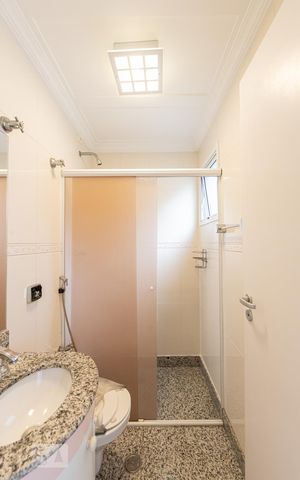 Casa de condomínio à venda com 399m², 4 quartos e 8 vagas Casa de condomínio à venda com 399m², 4 quartos e 8 vagasBanheiro Social