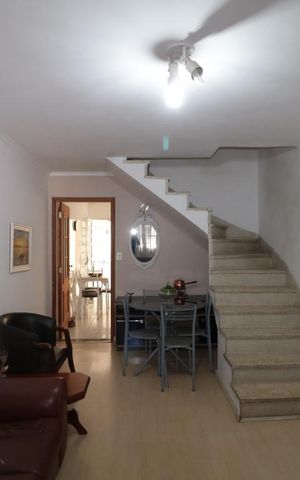Casa à venda com 79m², 2 quartos e 1 vagaSala