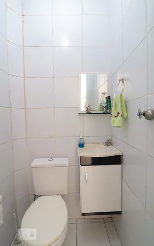Casa à venda com 79m², 2 quartos e 1 vagaLavabo