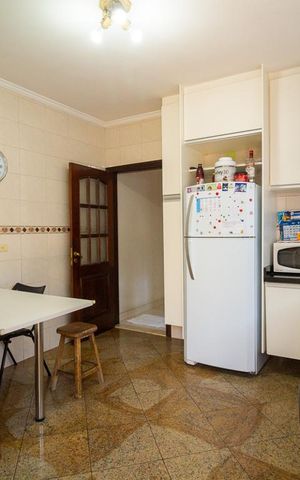 Casa à venda com 280m², 3 quartos e 2 vagas Casa à venda com 280m², 3 quartos e 2 vagasCozinha