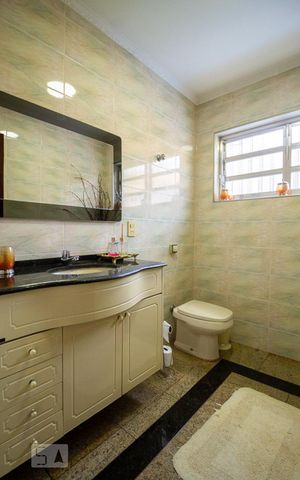 Casa à venda com 280m², 3 quartos e 2 vagas Casa à venda com 280m², 3 quartos e 2 vagasLavabo