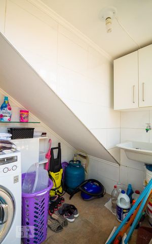 Casa à venda com 280m², 3 quartos e 2 vagas Casa à venda com 280m², 3 quartos e 2 vagasLavanderia