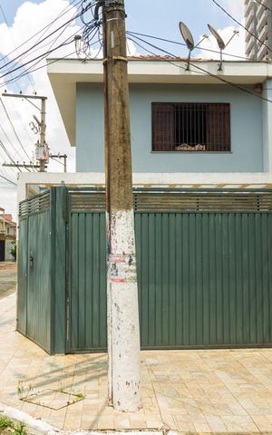 Casa à venda com 280m², 3 quartos e 2 vagas Casa à venda com 280m², 3 quartos e 2 vagasFachada