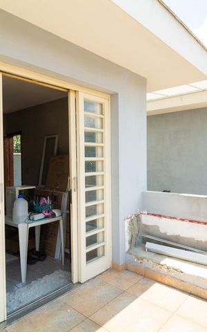 Casa à venda com 280m², 3 quartos e 2 vagas Casa à venda com 280m², 3 quartos e 2 vagasQuarto de Serviço varanda