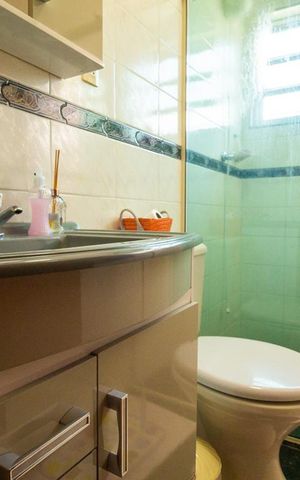 Casa à venda com 280m², 3 quartos e 2 vagas Casa à venda com 280m², 3 quartos e 2 vagasBanheiro