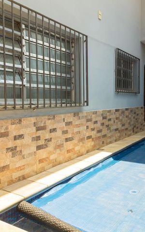Casa à venda com 280m², 3 quartos e 2 vagas Casa à venda com 280m², 3 quartos e 2 vagasPiscina