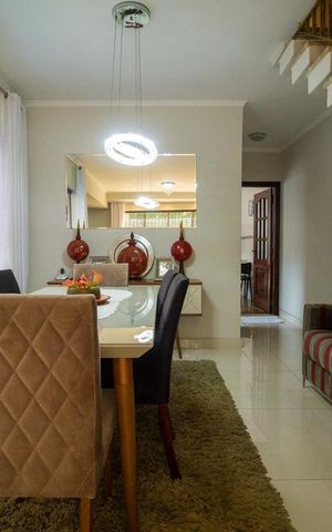 Casa à venda com 280m², 3 quartos e 2 vagas Casa à venda com 280m², 3 quartos e 2 vagasSala