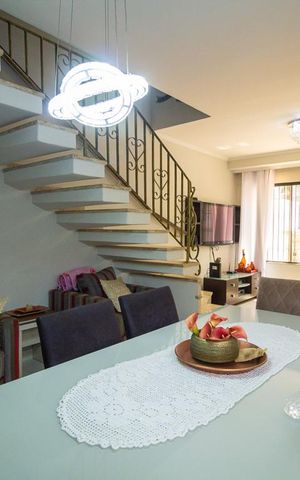 Casa à venda com 280m², 3 quartos e 2 vagas Casa à venda com 280m², 3 quartos e 2 vagasSala