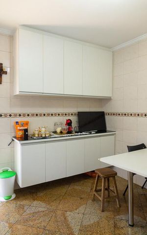 Casa à venda com 280m², 3 quartos e 2 vagas Casa à venda com 280m², 3 quartos e 2 vagasCozinha