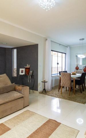 Casa à venda com 280m², 3 quartos e 2 vagas Casa à venda com 280m², 3 quartos e 2 vagasSala