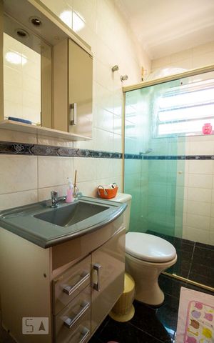 Casa à venda com 280m², 3 quartos e 2 vagas Casa à venda com 280m², 3 quartos e 2 vagasBanheiro