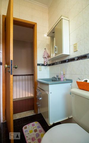 Casa à venda com 280m², 3 quartos e 2 vagas Casa à venda com 280m², 3 quartos e 2 vagasBanheiro