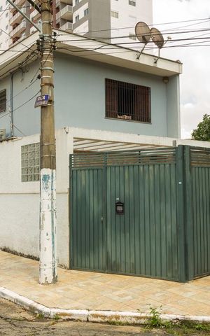 Casa à venda com 280m², 3 quartos e 2 vagas Casa à venda com 280m², 3 quartos e 2 vagasFachada