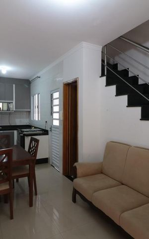 Casa à venda com 79m², 2 quartos e 1 vagaSala