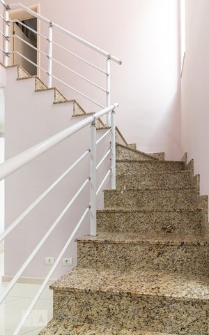 Casa à venda com 220m², 3 quartos e 5 vagasEscadaria