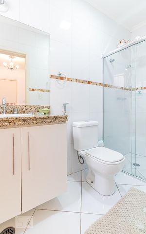 Casa à venda com 220m², 3 quartos e 5 vagasBanheiro da Suíte 2