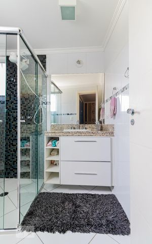 Casa à venda com 220m², 3 quartos e 5 vagasBanheiro da Suíte 1