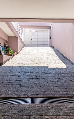 Casa à venda com 220m², 3 quartos e 5 vagasQuintal - Garagem