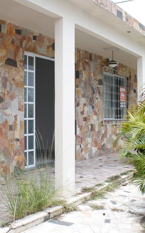 Casa à venda com 400m², 3 quartos e 4 vagasFachada