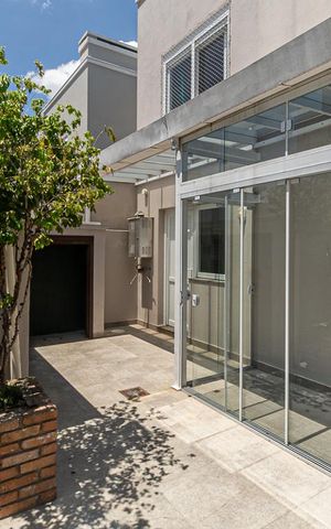 Casa de condomínio à venda com 146m², 3 quartos e 2 vagas Casa de condomínio à venda com 146m², 3 quartos e 2 vagasÁrea Externa