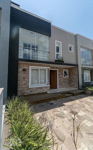 Casa de condomínio à venda com 146m², 3 quartos e 2 vagas Casa de condomínio à venda com 146m², 3 quartos e 2 vagasFachada