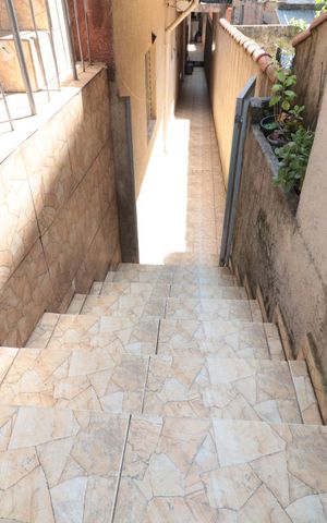 Casa à venda com 200m², 4 quartos e 4 vagasEscada 