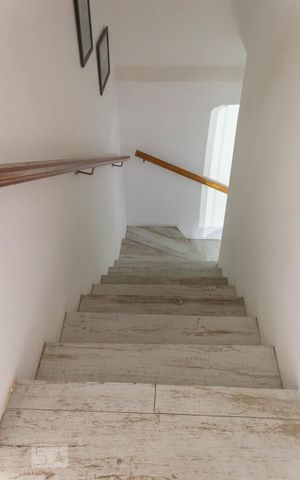 Casa à venda com 97m², 3 quartos e 1 vaga Casa à venda com 97m², 3 quartos e 1 vagaEscadas