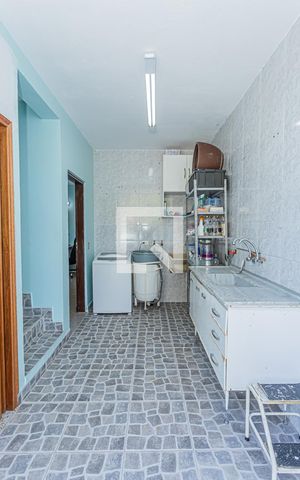 Casa à venda com 223m², 3 quartos e 4 vagas Casa à venda com 223m², 3 quartos e 4 vagasÁrea de Serviço