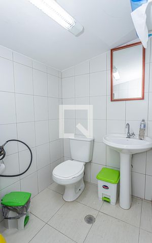 Casa à venda com 223m², 3 quartos e 4 vagas Casa à venda com 223m², 3 quartos e 4 vagasBanheiro de serviço garagem