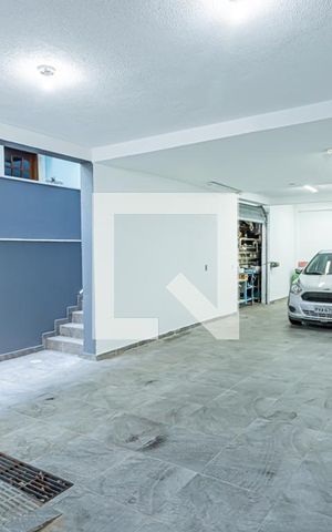 Casa à venda com 223m², 3 quartos e 4 vagas Casa à venda com 223m², 3 quartos e 4 vagasGaragem