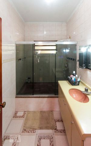 Casa à venda com 304m², 3 quartos e 3 vagasBanheiro da Suite