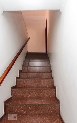 Casa à venda com 304m², 3 quartos e 3 vagasEscada