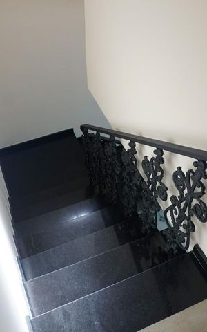 Casa à venda com 210m², 3 quartos e 4 vagasEscadas