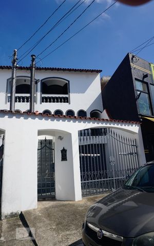 Casa à venda com 210m², 3 quartos e 4 vagasFachada