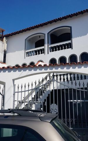 Casa à venda com 210m², 3 quartos e 4 vagasFachada