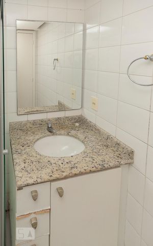 Apartamento para alugar com 60m², 2 quartos e 1 vaga Apartamento para alugar com 60m², 2 quartos e 1 vagaBanheiro