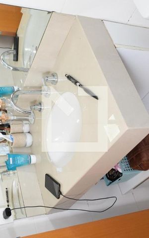 Apartamento à venda com 82m², 2 quartos e 2 vagasBanheiro da Suíte