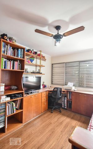 Apartamento à venda com 195m², 4 quartos e 2 vagasQuarto 02