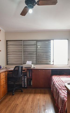 Apartamento à venda com 195m², 4 quartos e 2 vagasQuarto 02