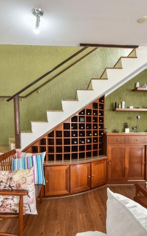 Apartamento à venda com 195m², 4 quartos e 2 vagasEscada