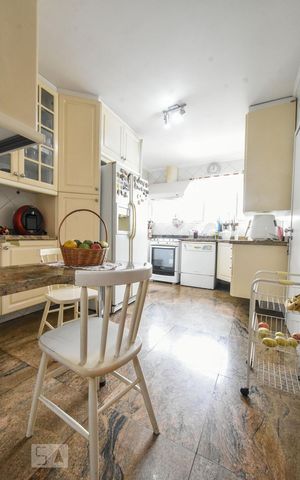 Apartamento à venda com 195m², 4 quartos e 2 vagasCozinha
