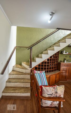 Apartamento à venda com 195m², 4 quartos e 2 vagasEscada