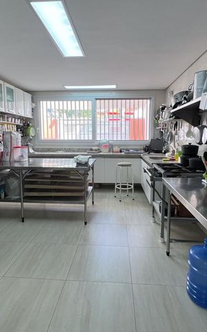 Casa à venda com 192m², 2 quartos e 2 vagas Casa à venda com 192m², 2 quartos e 2 vagasCozinha