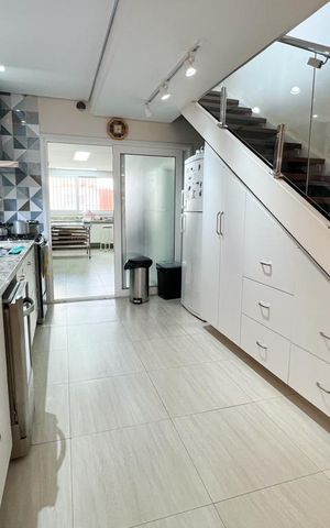 Casa à venda com 192m², 2 quartos e 2 vagas Casa à venda com 192m², 2 quartos e 2 vagasCozinha