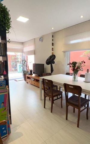 Casa à venda com 192m², 2 quartos e 2 vagas Casa à venda com 192m², 2 quartos e 2 vagasSala